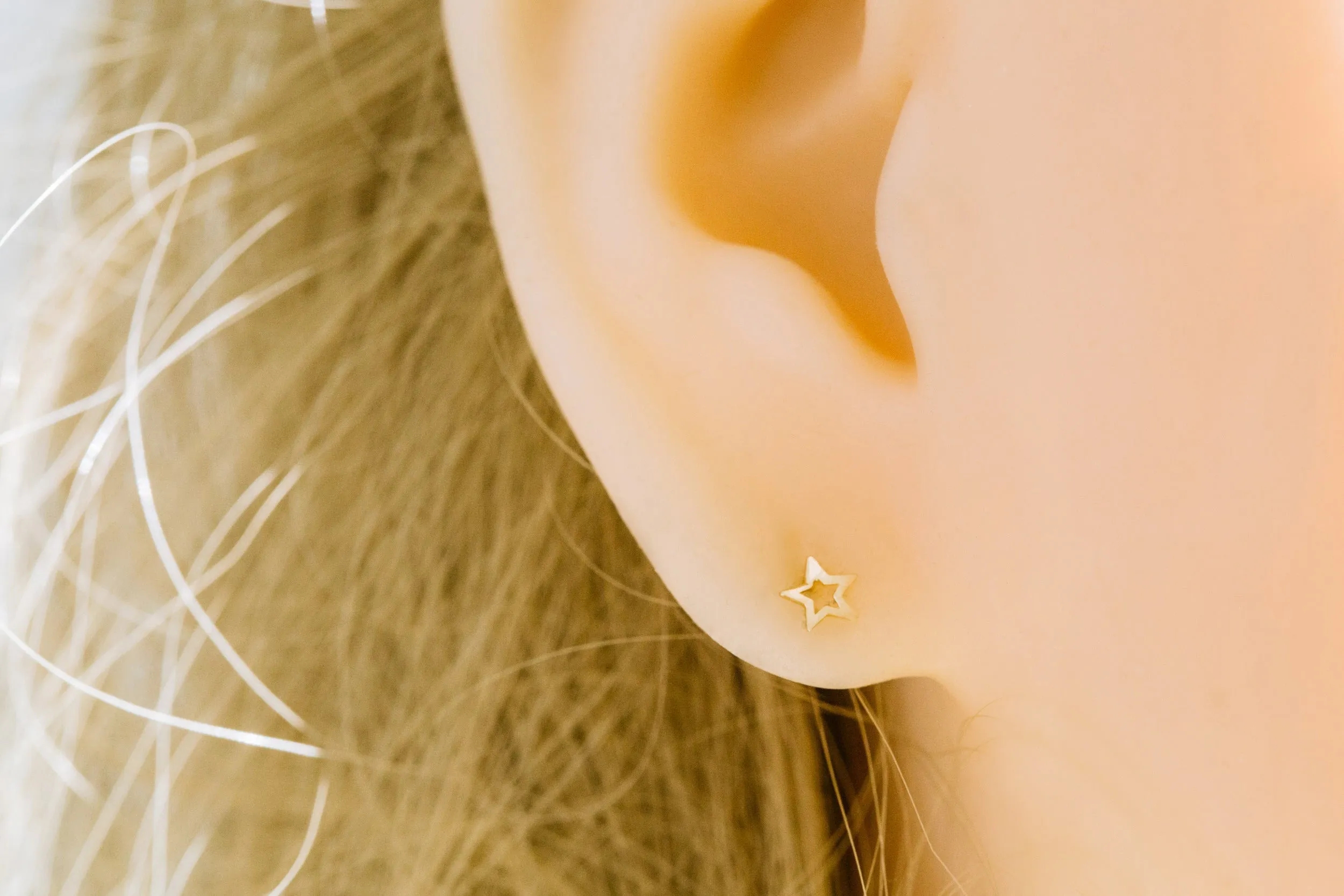 14k Gold Star Barbell Ear Stud Piercing