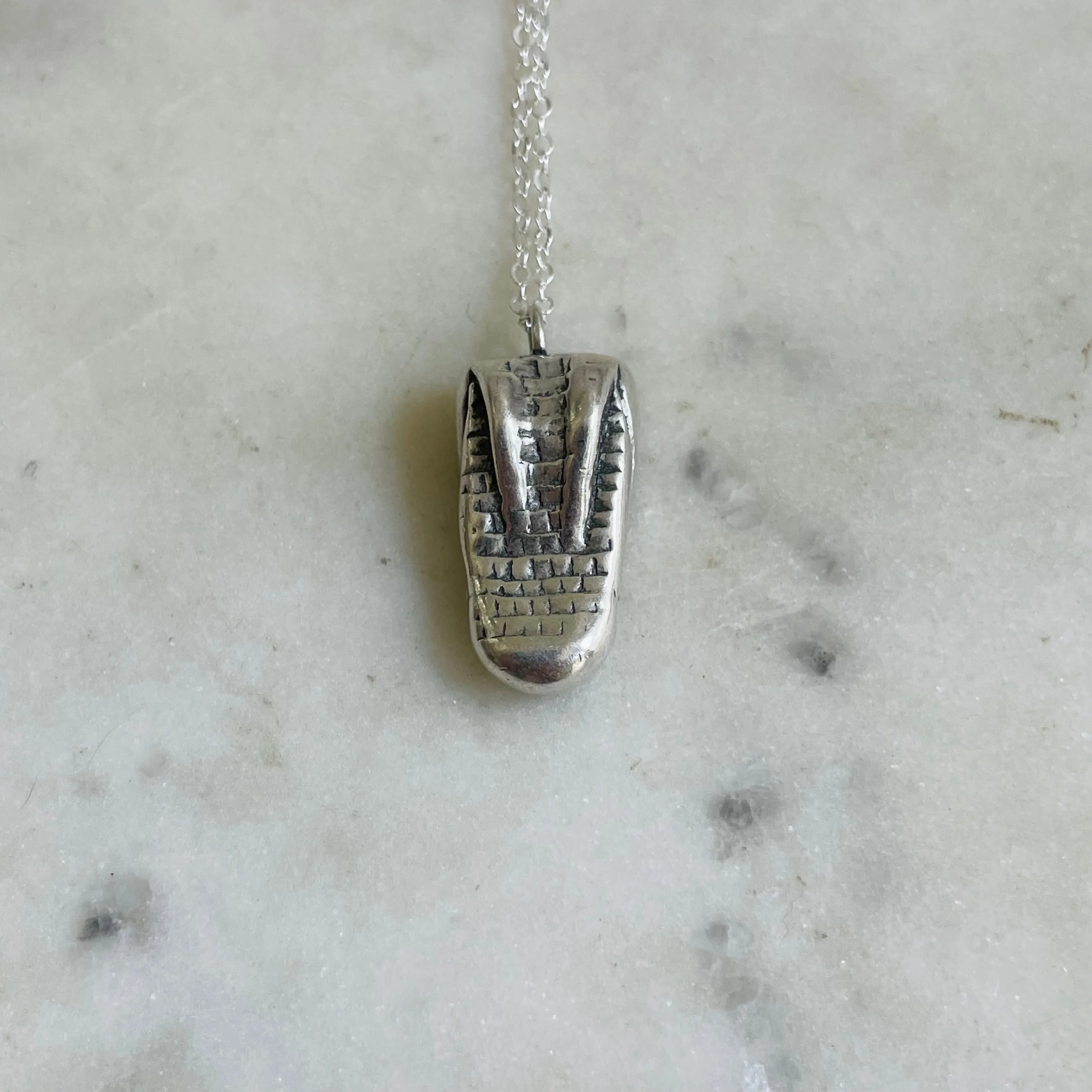 ALLIGATOR PENDANT