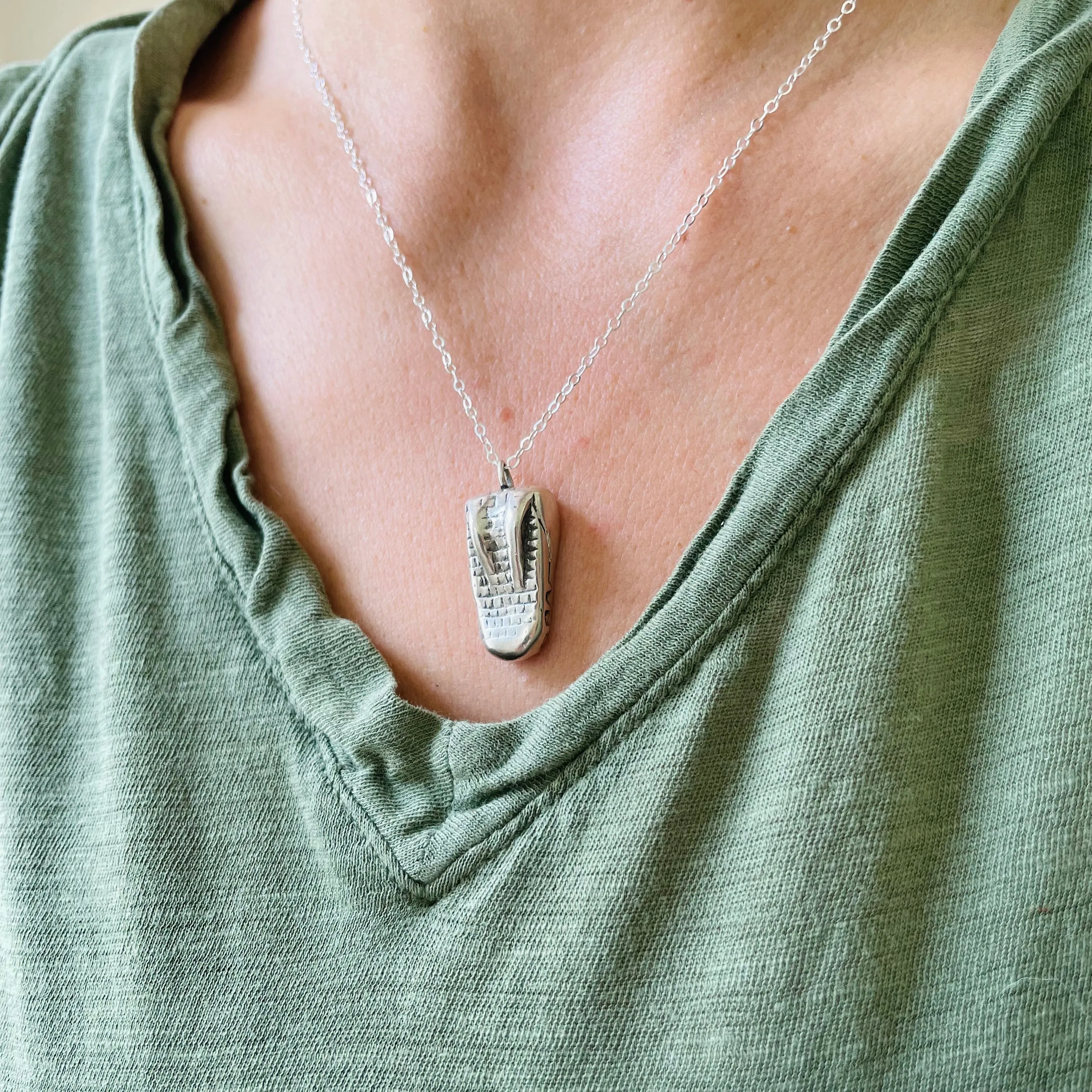 ALLIGATOR PENDANT