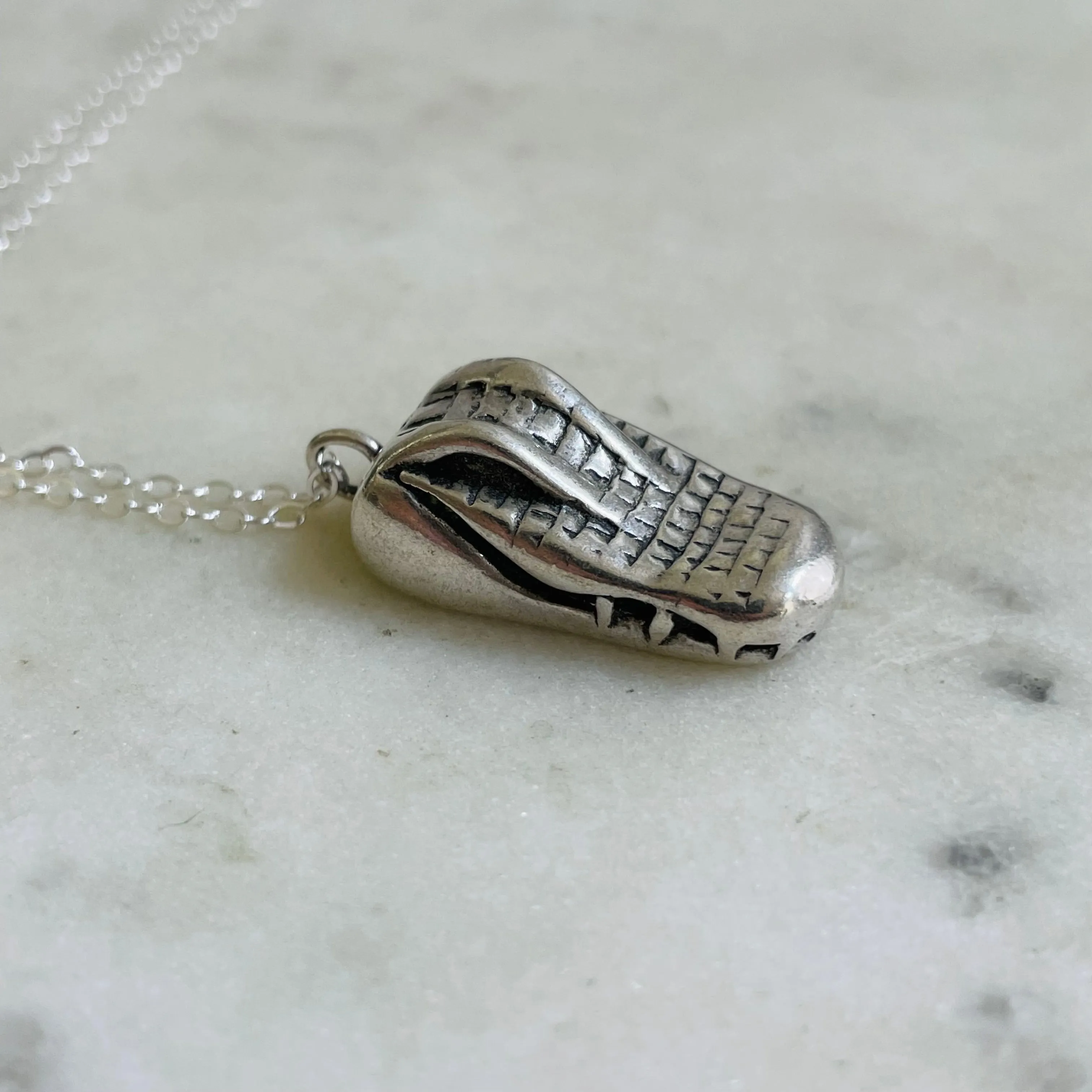 ALLIGATOR PENDANT