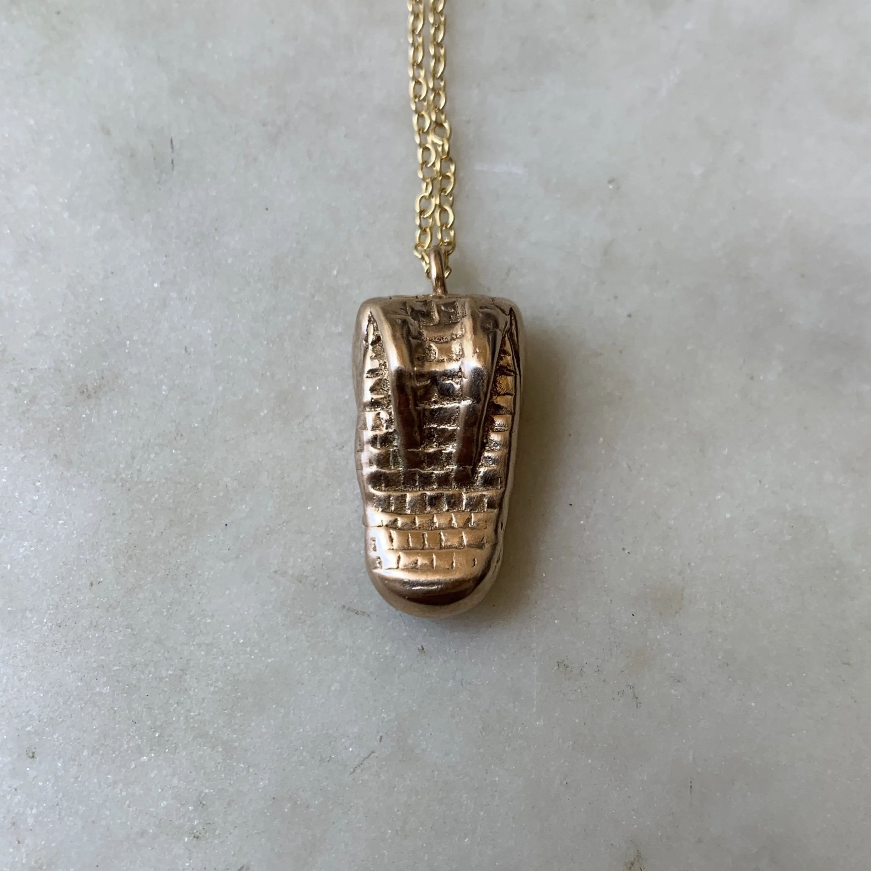 ALLIGATOR PENDANT