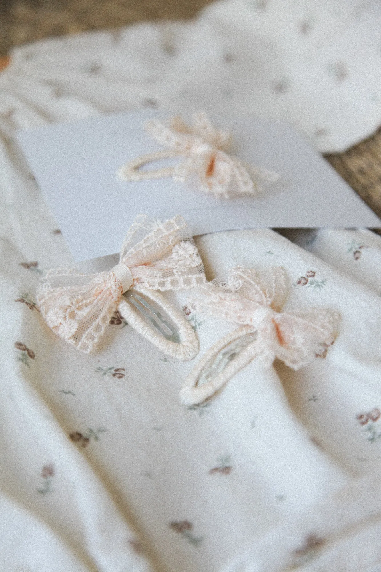 Champagne Lace Bow Snap Clip