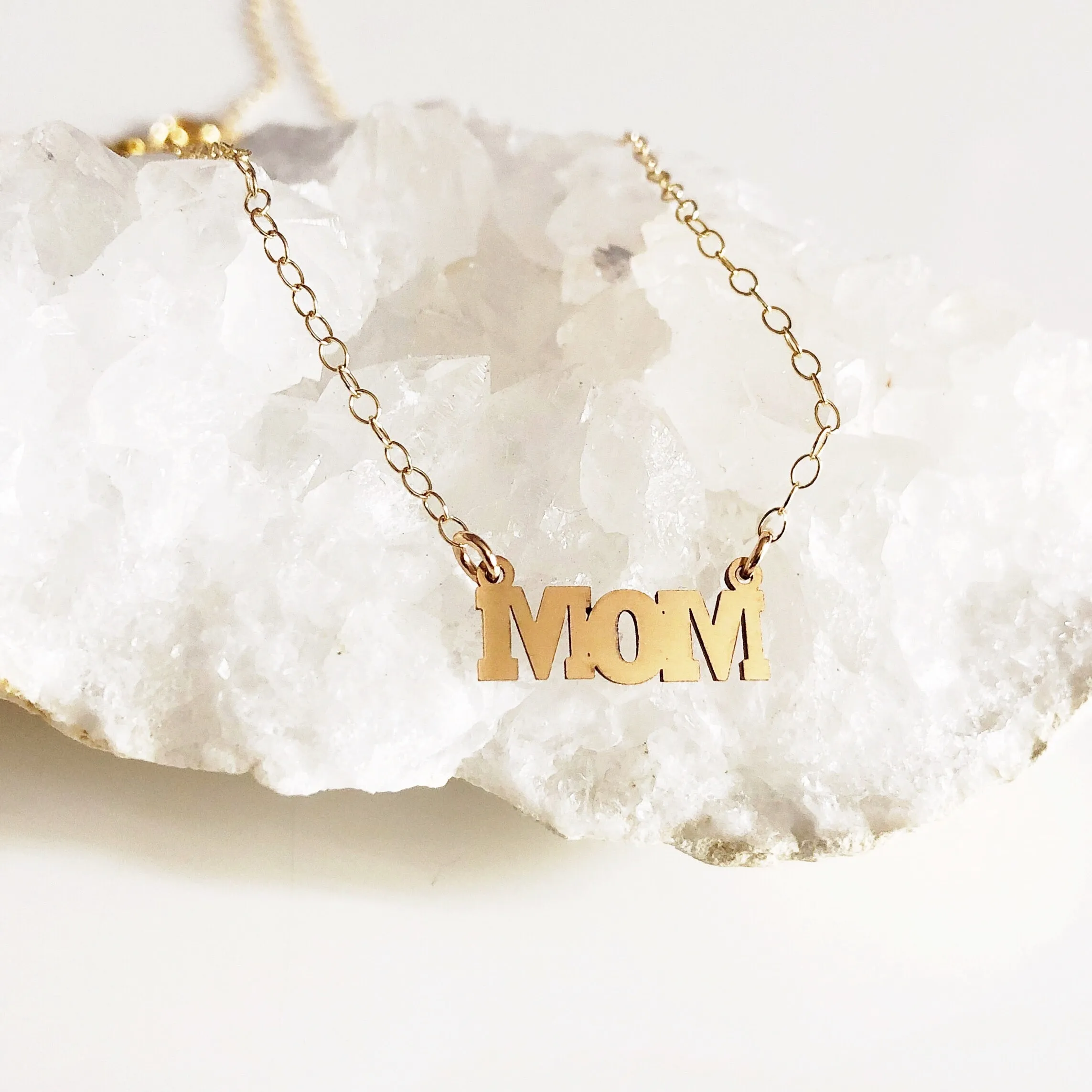 MOM pendant necklace (N277)