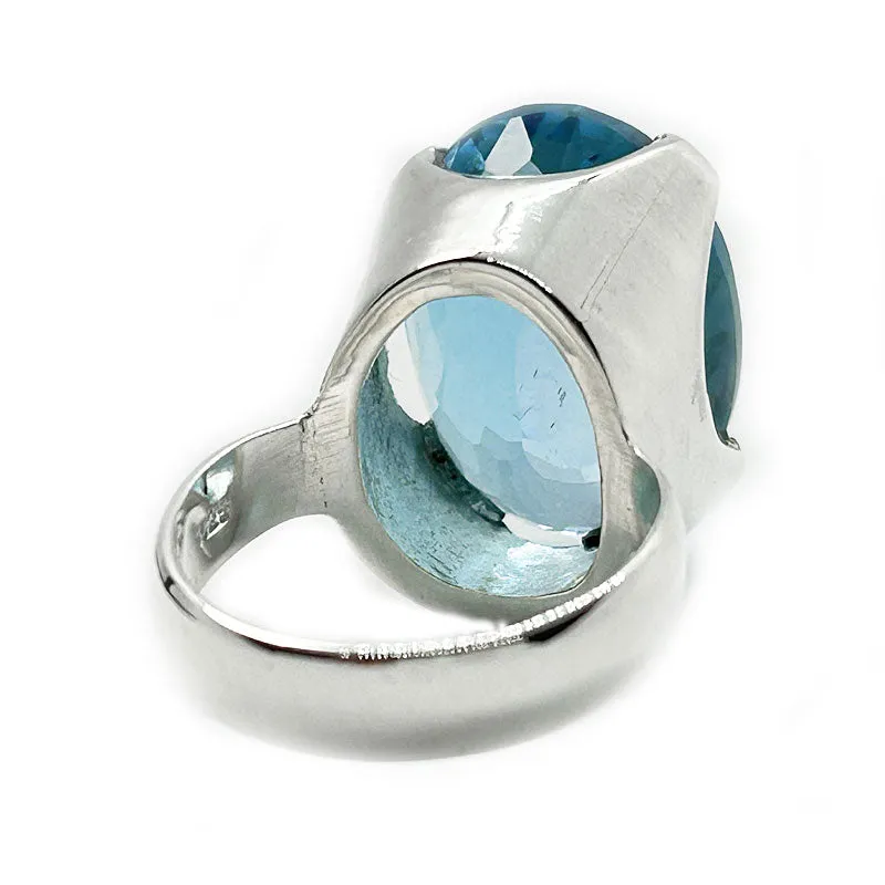 Nila Oval Swiss Blue Topaz Ring