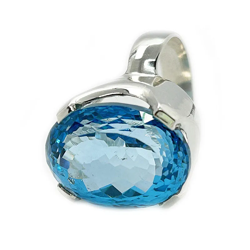 Nila Oval Swiss Blue Topaz Ring