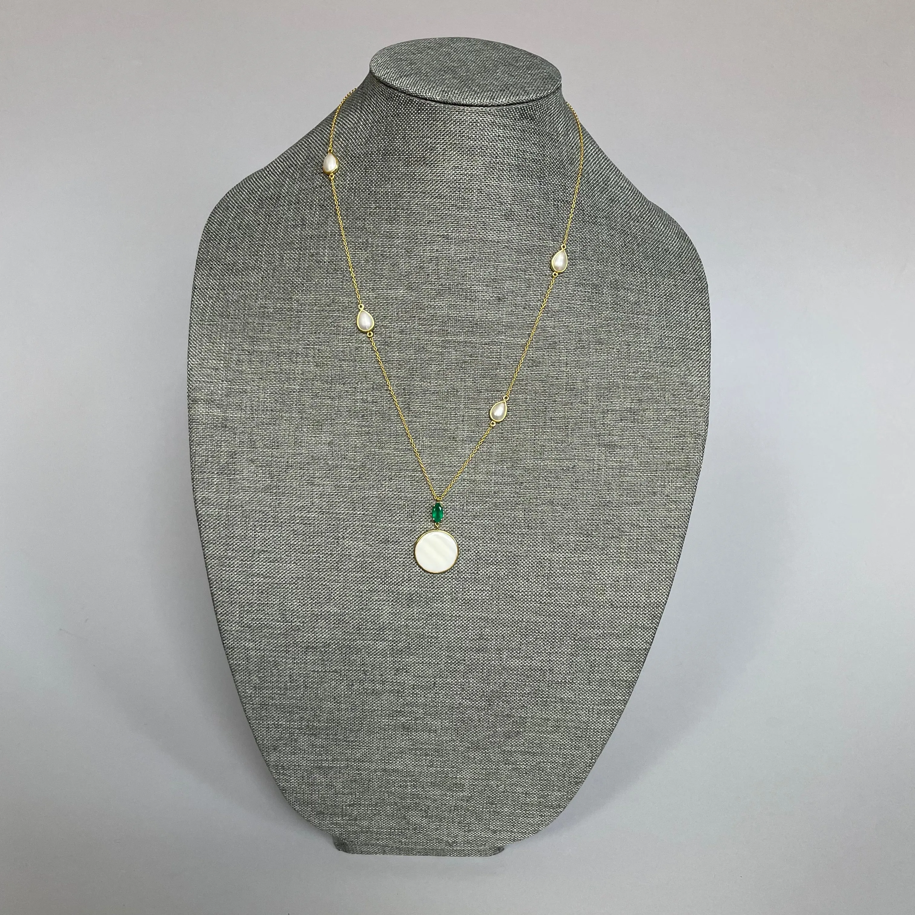 Pearl Necklace With Green Onyx