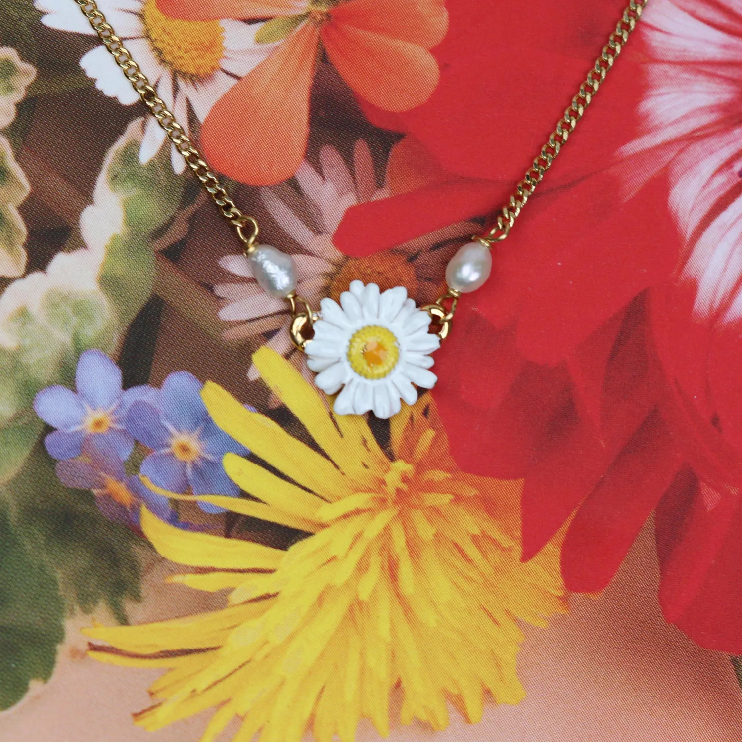 Spring Daisy Necklace