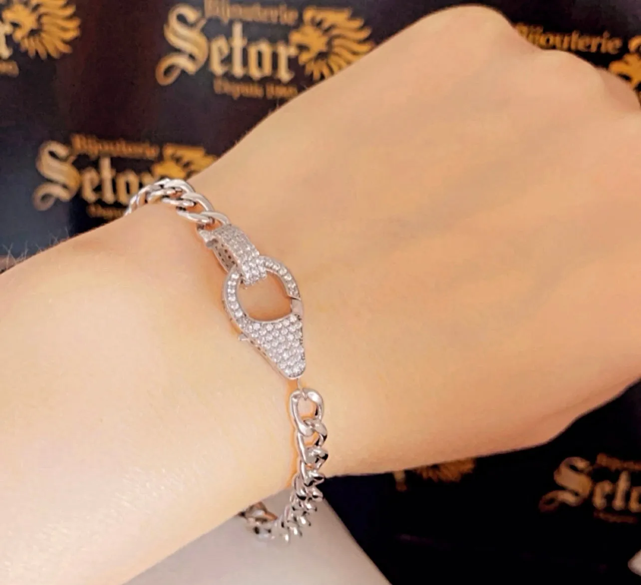 White gold lock bracelet WB128